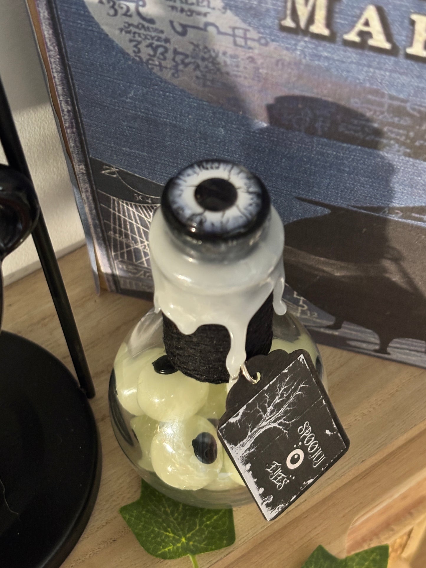 Spooky eyes